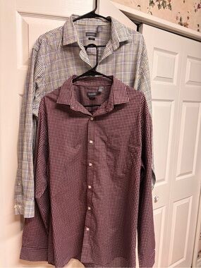 Van Heusen Men's Burgundy and White Micro-Check Dress Shirt EUC